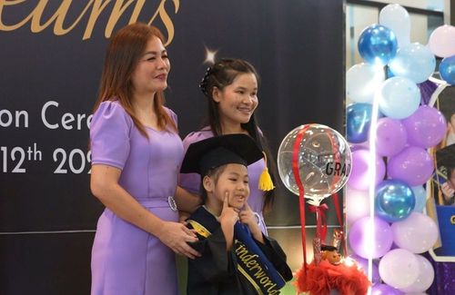 Kinderworld Montessori Graduation di EleVee Residences Alam Sutera