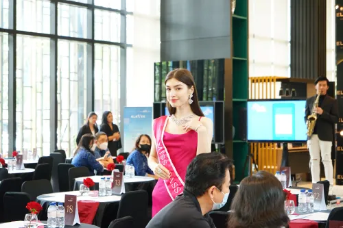 Sparkling Lunch Session at EleVee